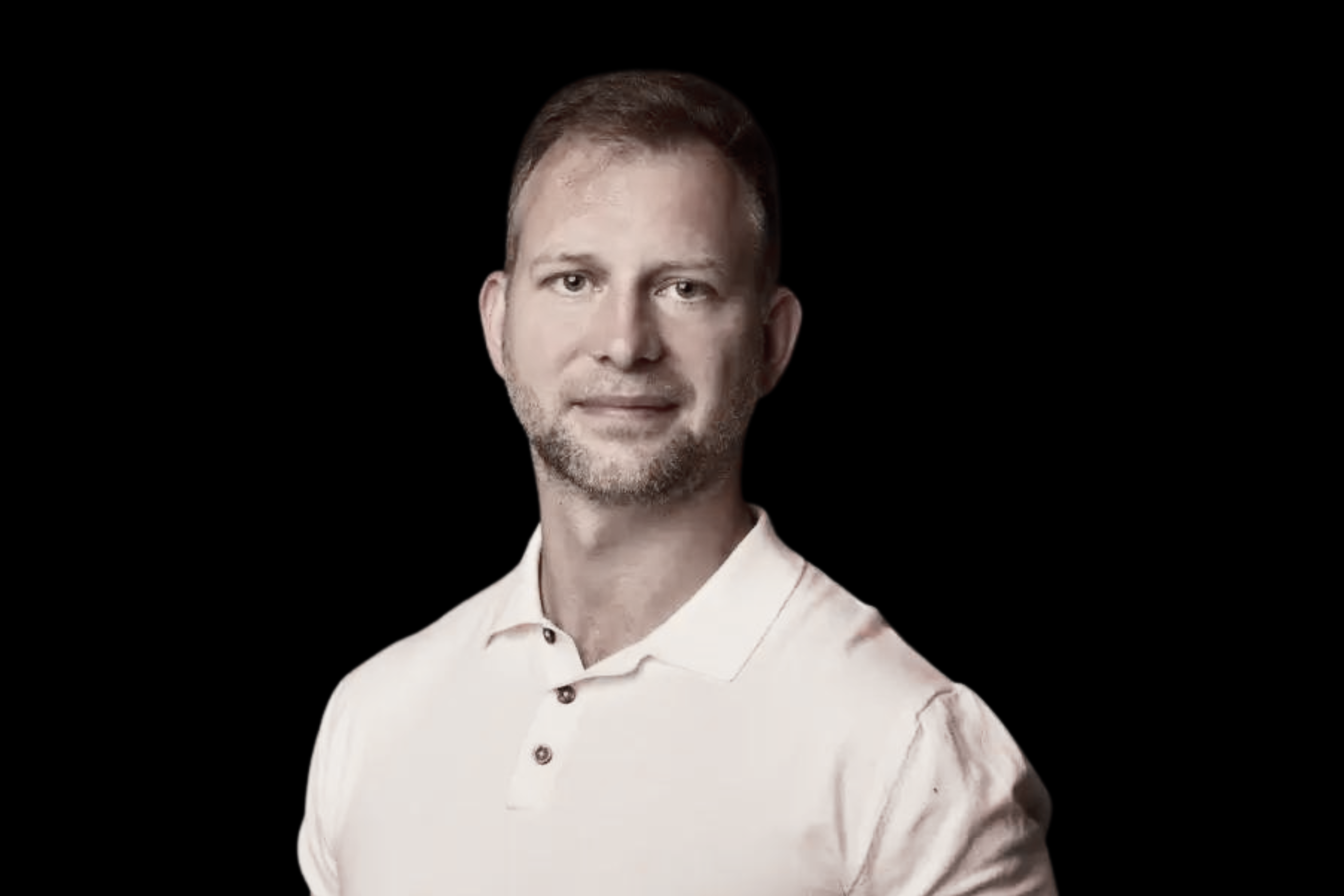 Black and white portrait of Zsolt Hodosi, the trainer of People Expert courses